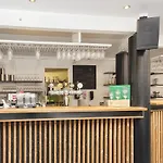 Cozy 2-person Apartment- Type 8 * ブラーバンド